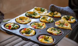 Muffin de Salsicha de Caneca: Lanche Rápido e Delicioso!