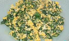 Ovo mexido espinafre nutritivo e cremoso