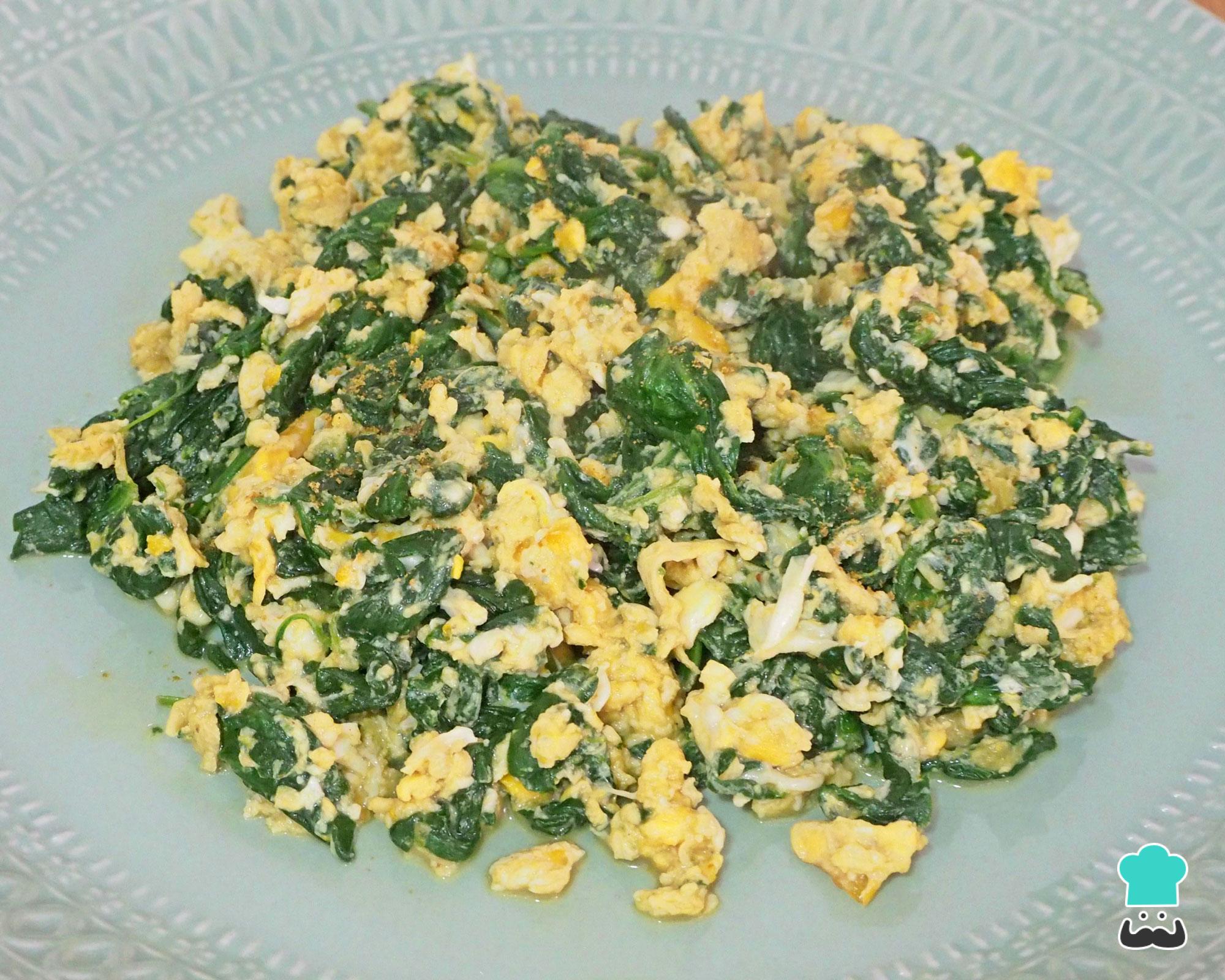 Ovo mexido espinafre nutritivo e cremoso Ovo mexido espinafre nutritivo e cremoso
