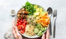 Salada Proteica Vegana: Nutrição e Sabor Colorido
