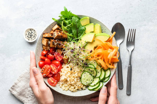 Salada Proteica Vegana: Nutrição e Sabor Colorido Salada Proteica Vegana: Nutrição e Sabor Colorido