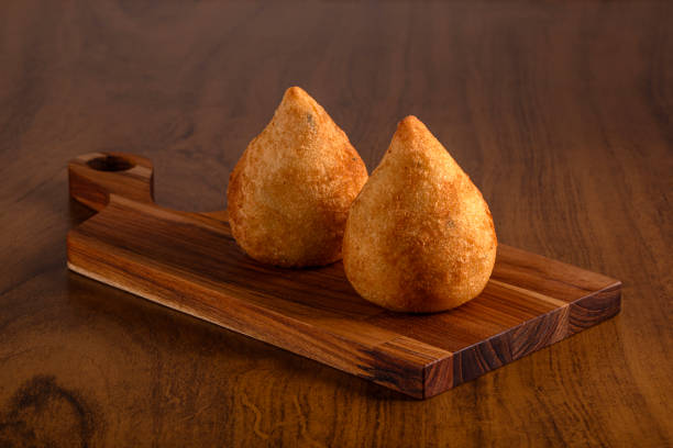 Coxinha Tradicional Perfeita: Receita que Desmancha na Boca Coxinha Tradicional Perfeita: Receita que Desmancha na Boca