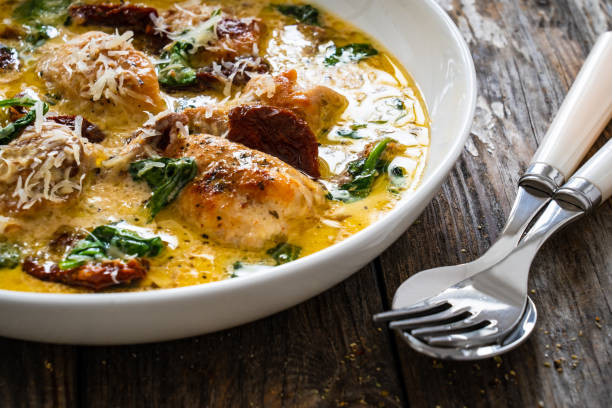 Polenta Cremosa Alla Toscana com Molho de Linguiça Polenta Cremosa Alla Toscana com Molho de Linguiça