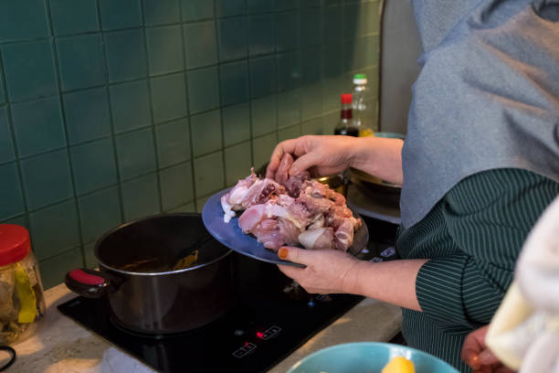 Angu com Molho de Frango: O Sabor da Comida de Vó