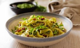Pappardelle Rúcula e Presunto Cru: Frescor Irresistível