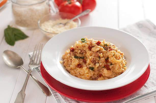 Arroz Caprese Cremoso: Sabor Italiano em Minutos Arroz Caprese Cremoso: Sabor Italiano em Minutos