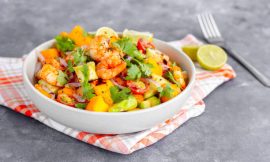 Salada de Camarão com Legumes Refrescante e Saudável