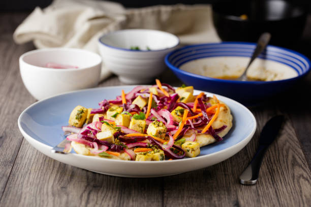 Salada de Endívia com Mexerica e Violetas Refrescante e Leve Salada de Endívia com Mexerica e Violetas Refrescante e Leve