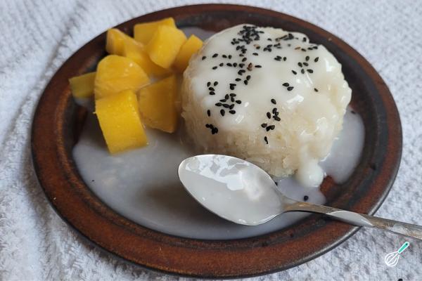 Arroz de Leite Tailandês com Manga sem Leite Condensado Arroz de Leite Tailandês com Manga sem Leite Condensado