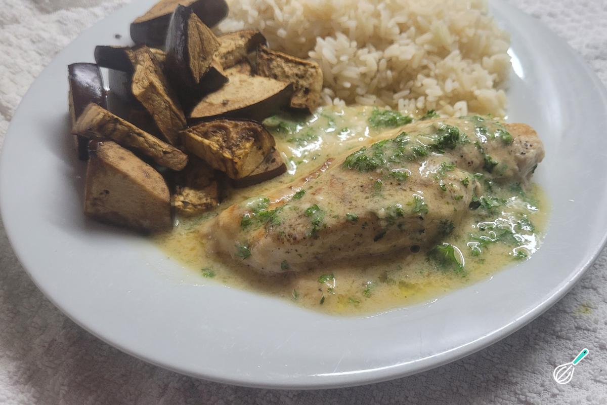 Frango ao Molho de Queijo Cremoso e Delicioso Frango ao Molho de Queijo Cremoso e Delicioso