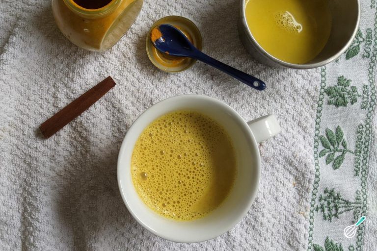 Leite Dourado: Segredo Ayurvédico para Aconchego e Bem-Estar