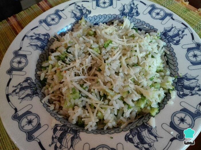Receita de Arroz com brócolis e queijo