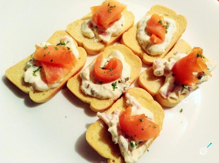 Canapés de Salmão Defumado com Cream Cheese: Receita Elegante