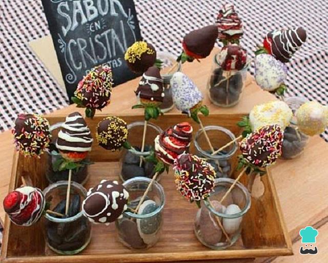 Receita de Morango com chocolate no palito