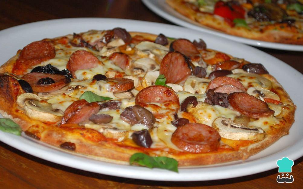 Pizza de Liquidificador de Calabresa Prática e Deliciosa Pizza de Liquidificador de Calabresa Prática e Deliciosa