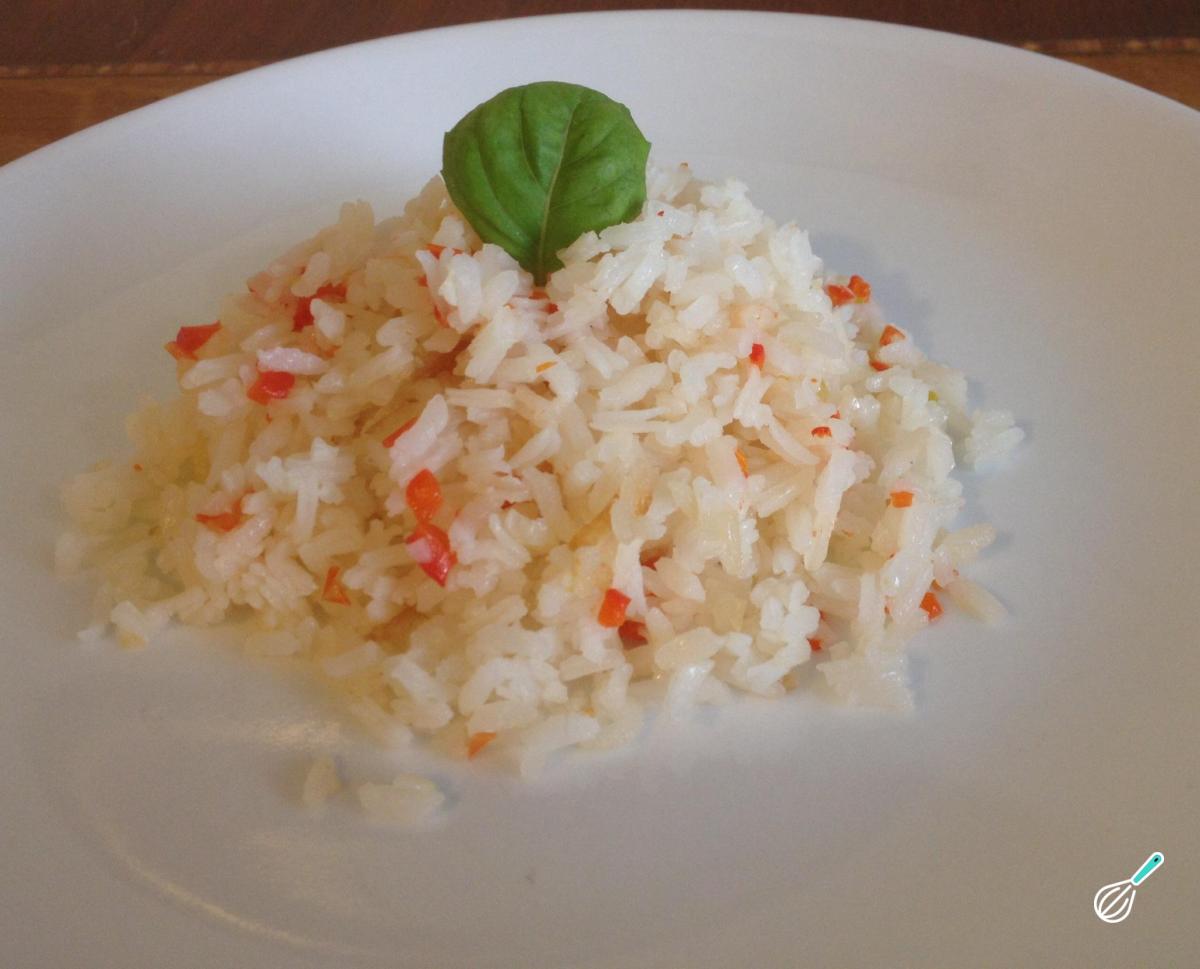 Receita de Arroz branco com pimentão vermelho Receita de Arroz branco com pimentão vermelho