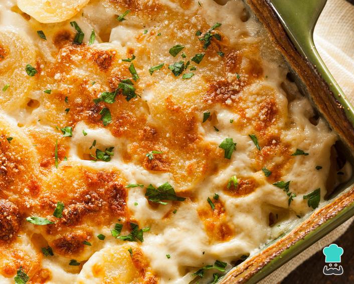 Batata Gratinada Cremosa com Creme de Leite e Parmesão