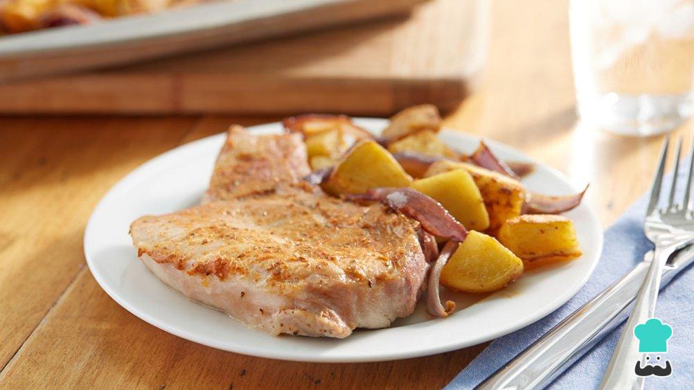 Bisteca de Porco Assada com Batatas Suculentas e Práticas Bisteca de Porco Assada com Batatas Suculentas e Práticas