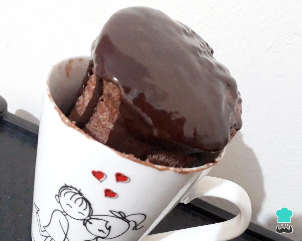 Bolo de Caneca de Chocolate Irresistível e Rápido Bolo de Caneca de Chocolate Irresistível e Rápido