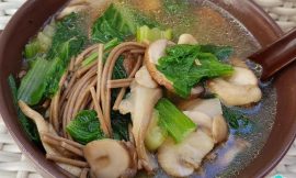 Receita de Caldo de Sobá com Legumes Saudável e Fácil