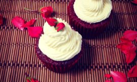 Cupcakes Red Velvet Irresistíveis com Cobertura de Cream Cheese