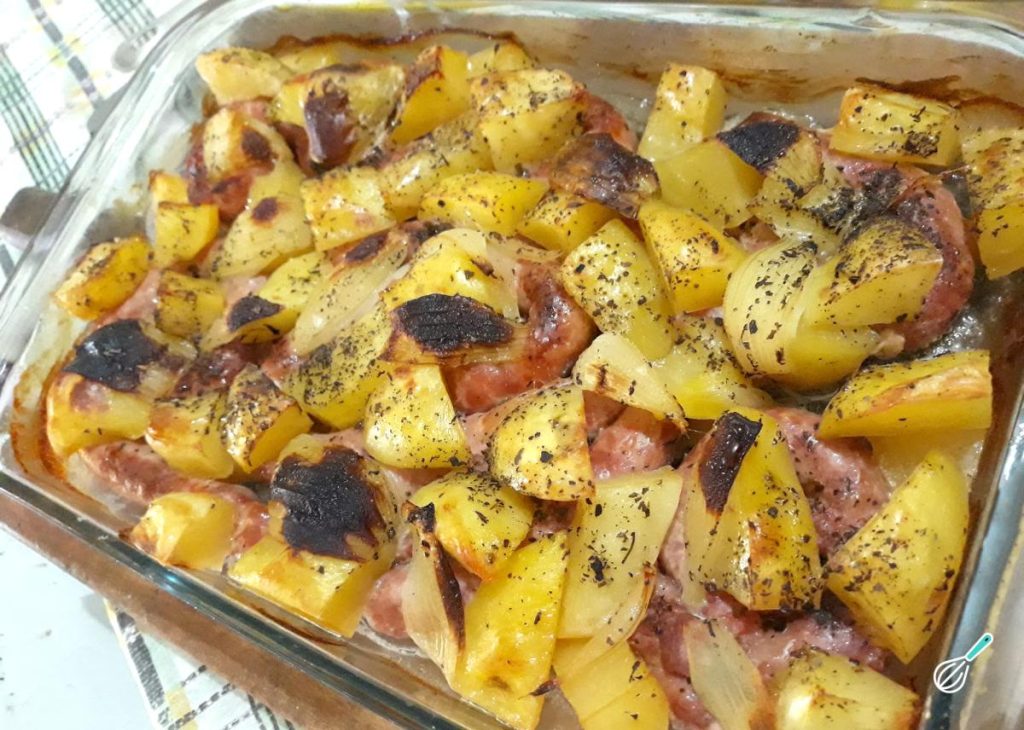 Receita de Linguiça assada com batata