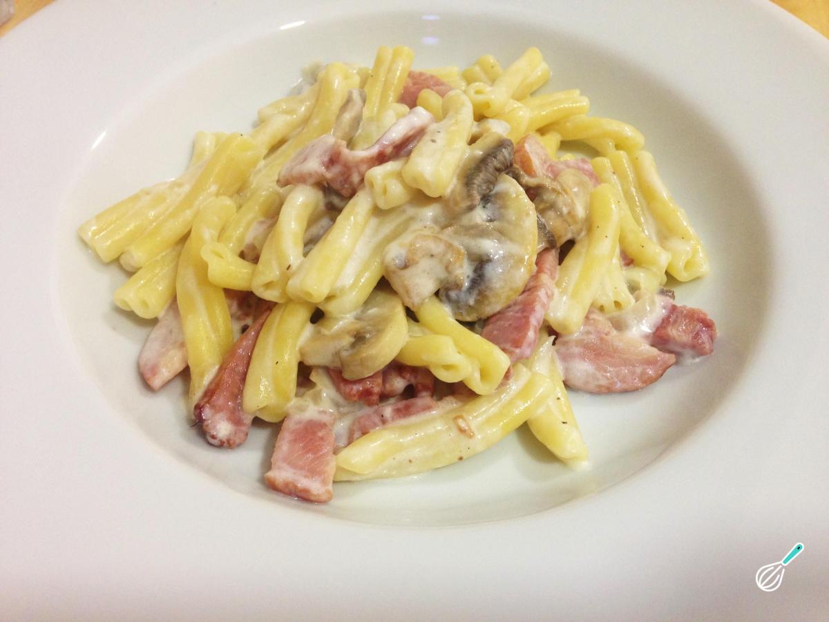 Macarrão Cremoso com Bacon e Cogumelos Fácil de Fazer