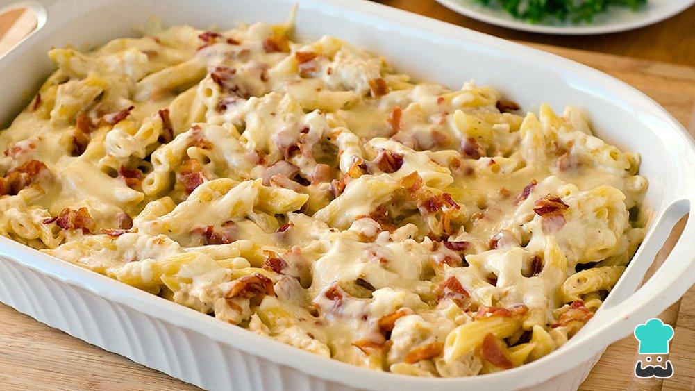 Macarrão Cremoso com Frango e Bacon em 30 Minutos