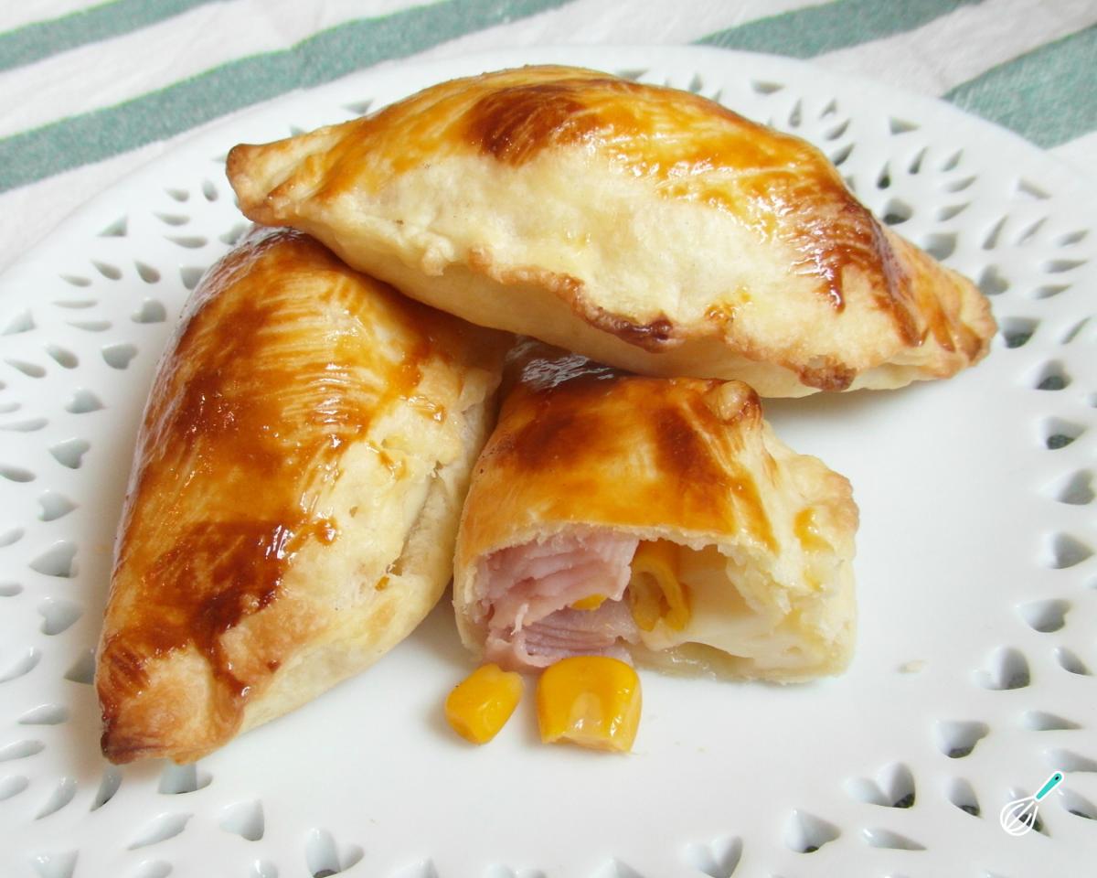 Receita de Salgado de massa folhada de presunto e queijo Receita de Salgado de massa folhada de presunto e queijo