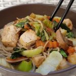 Yakisoba Soba Fácil: Saudável com Tofu e Legumes