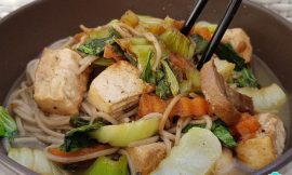 Yakisoba Soba Fácil: Saudável com Tofu e Legumes