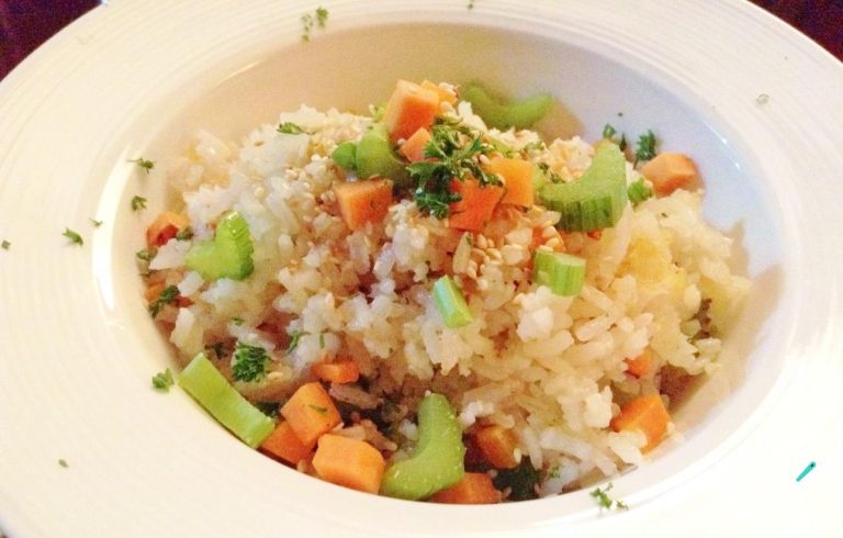 Receita de Arroz com cenoura e aipo