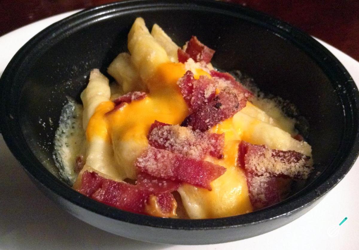 Receita de Batata frita com queijo e bacon Receita de Batata frita com queijo e bacon
