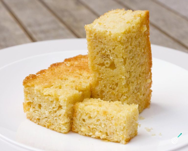 Bolo de Flocão de Milho com Queijo Fofinho e Prático