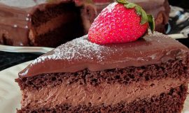 Receita de Bolo mousse de chocolate com morangos