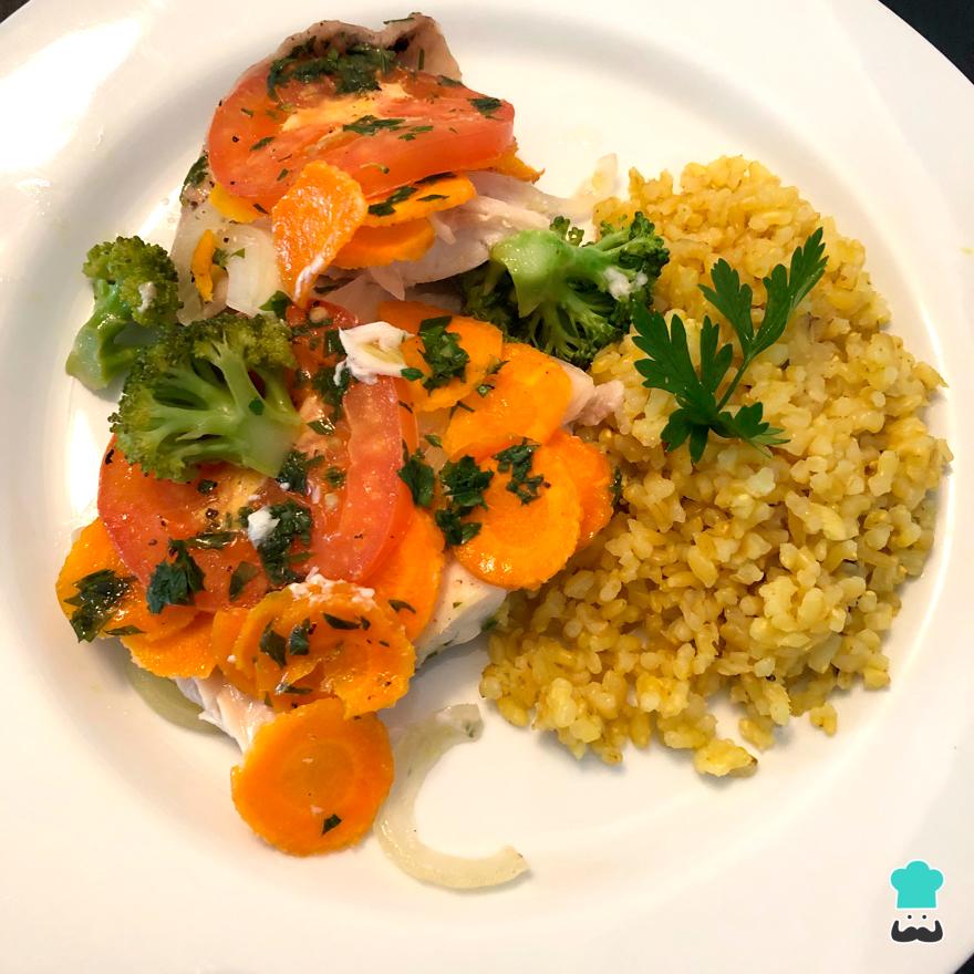Filé de Peixe no Papelote com Legumes Saudável Filé de Peixe no Papelote com Legumes Saudável