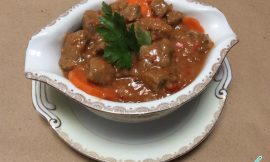Goulash Húngaro Tradicional: Guisado Rico e Reconfortante