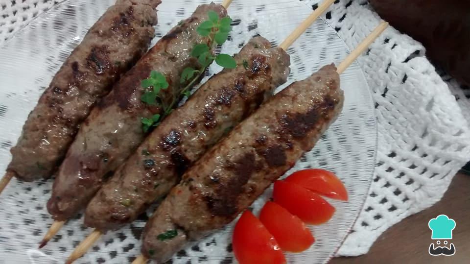 Receita de Kafta (carne moída no espeto)