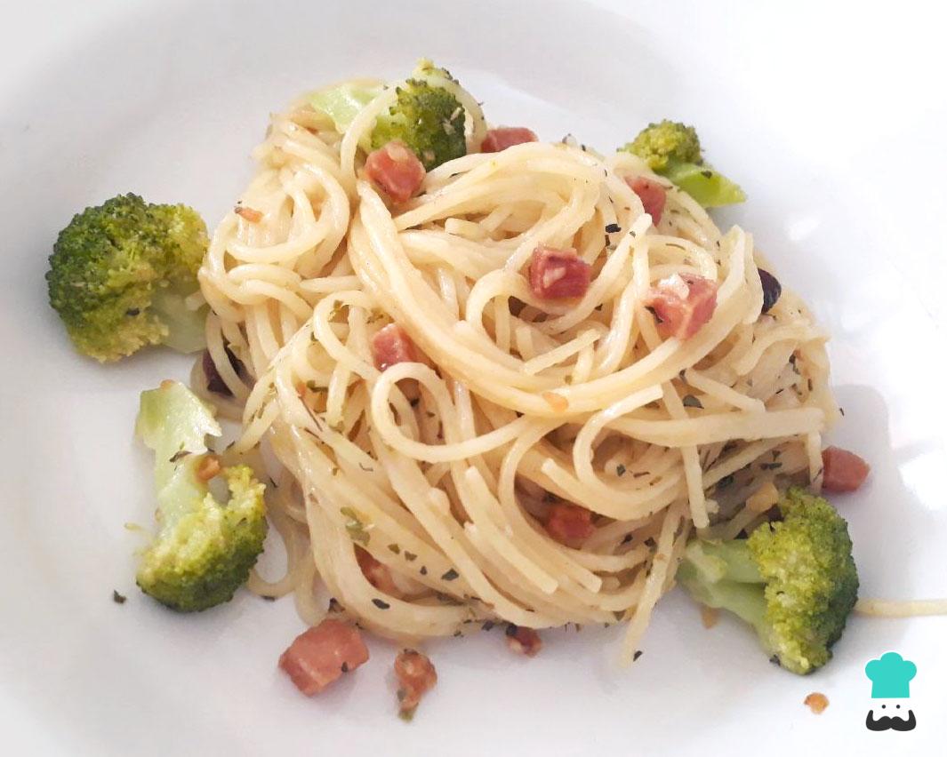 Receita de Macarrão com brócolis e bacon