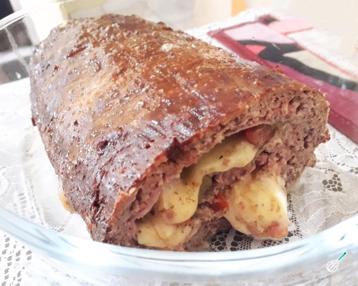 Rocambole de Carne Moída com Creme de Cebola Irresistível