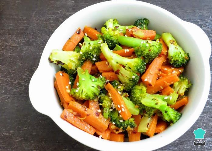 Receita de Salada de brócolis e cenoura Receita de Salada de brócolis e cenoura