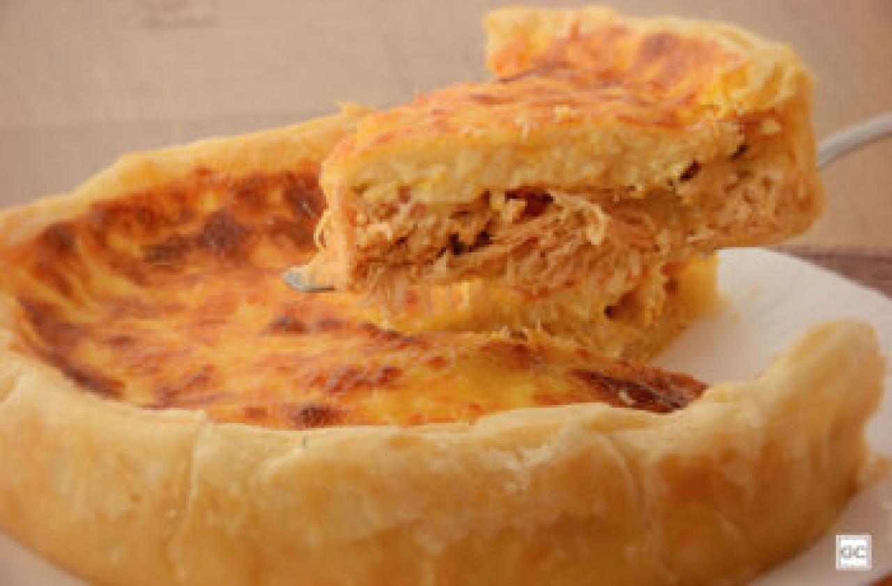 Torta cremosa de fricassê com sobra de frango Torta cremosa de fricassê com sobra de frango