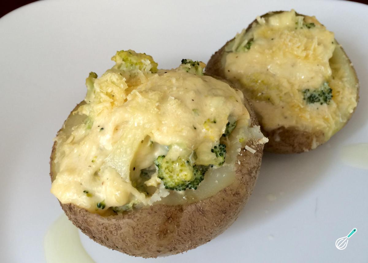 Receita de Batata recheada com brócolis e queijo Receita de Batata recheada com brócolis e queijo
