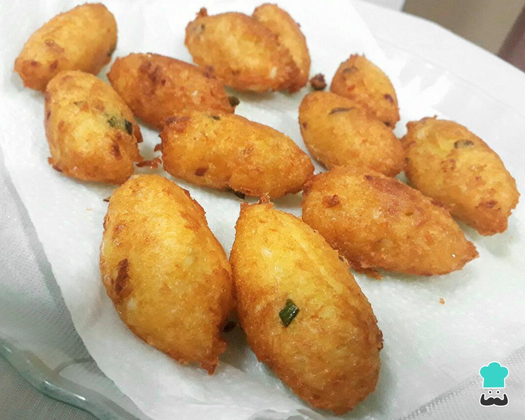 Bolinho de Bacalhau Fácil e Gostoso Bolinho de Bacalhau Fácil e Gostoso
