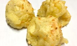 Receita de Bolinho de mandioca recheado e assado
