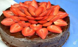 Receita de Bolo de chocolate recheado diet