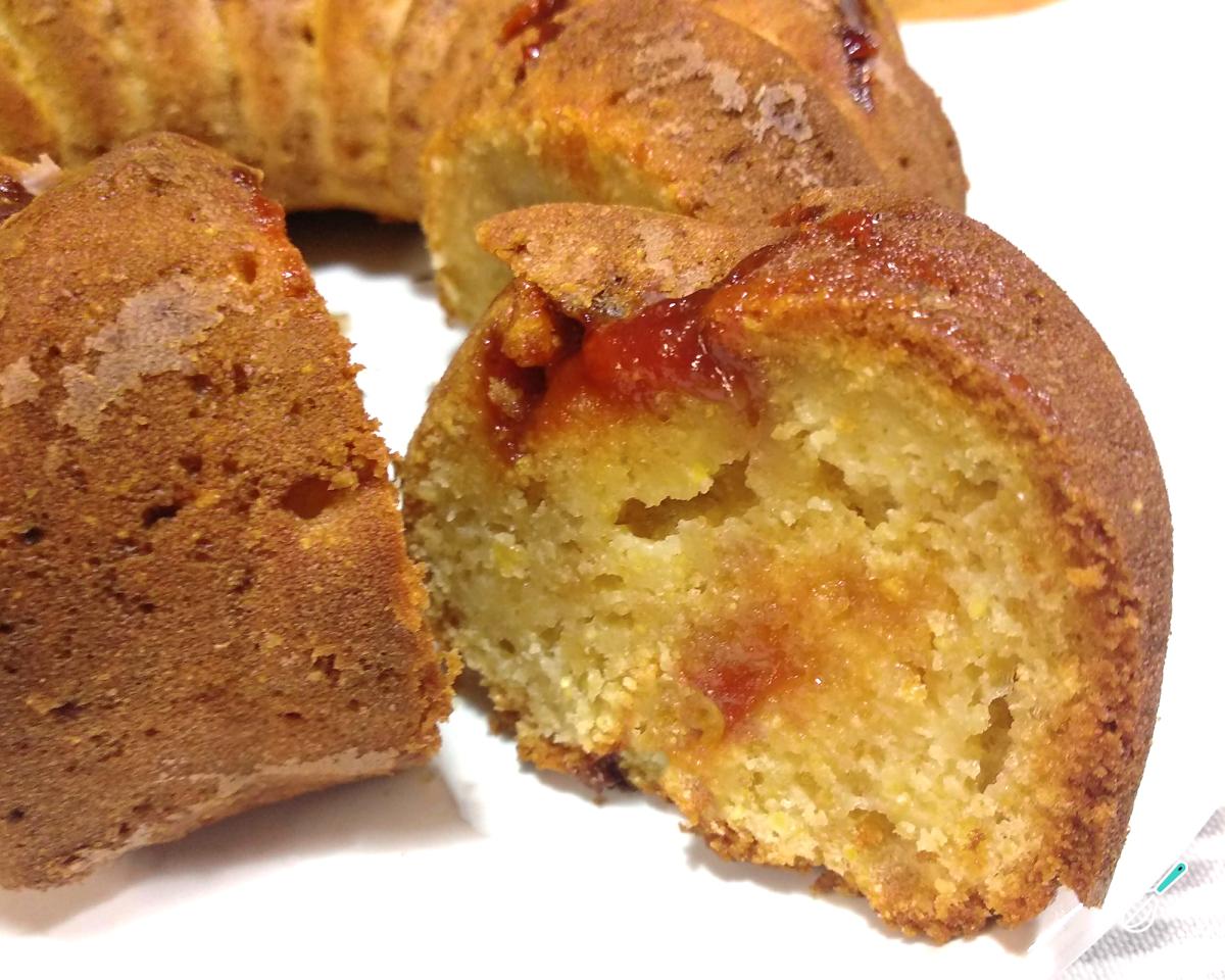 Receita de Bolo de flocão de milho com goiabada Receita de Bolo de flocão de milho com goiabada
