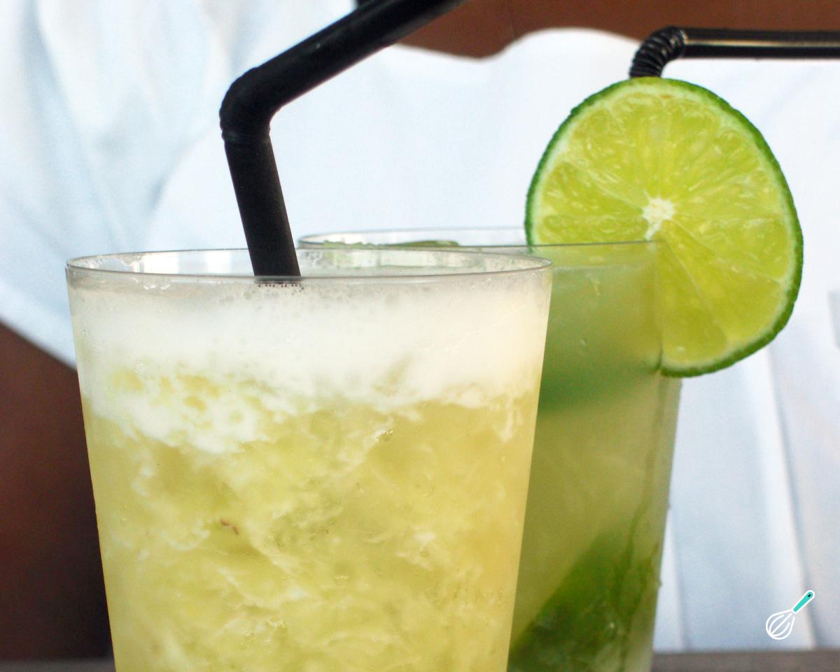 Caipirinha de saquê com limão