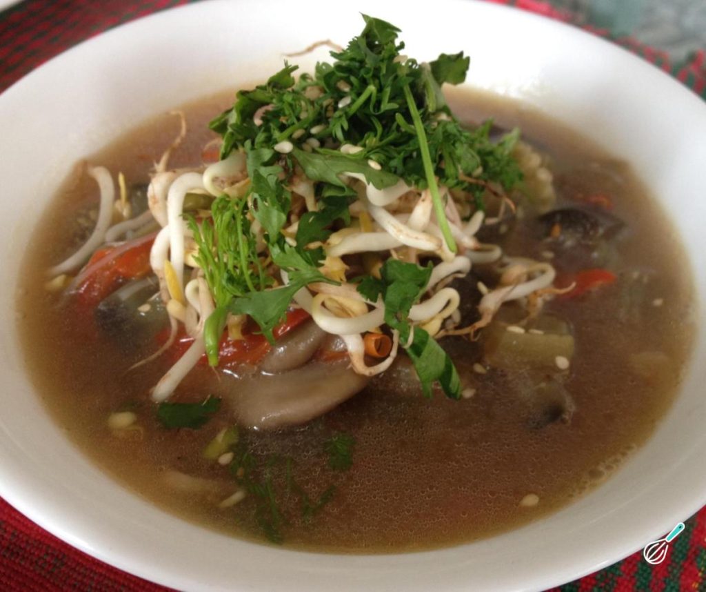 Receita de Caldo de peixe ao estilo oriental Receita de Caldo de peixe ao estilo oriental