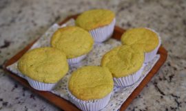 Muffins de Milho Recheados com Frango Cremoso